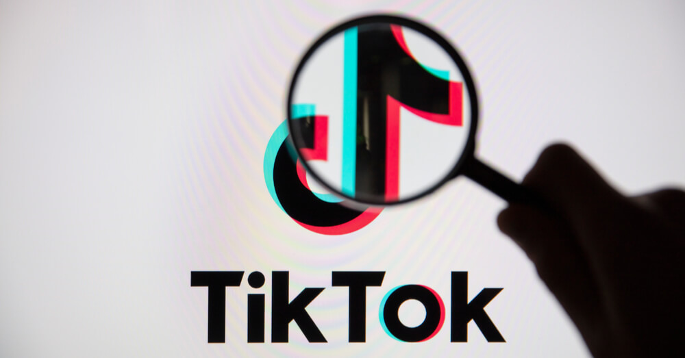 Logotipo do TikTok e lupa