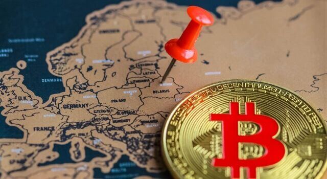 mapa de Belarus e uma moeda de bitcoin
