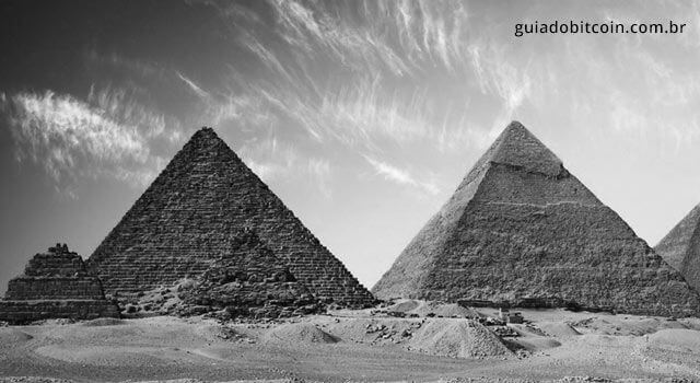 duas pirâmides