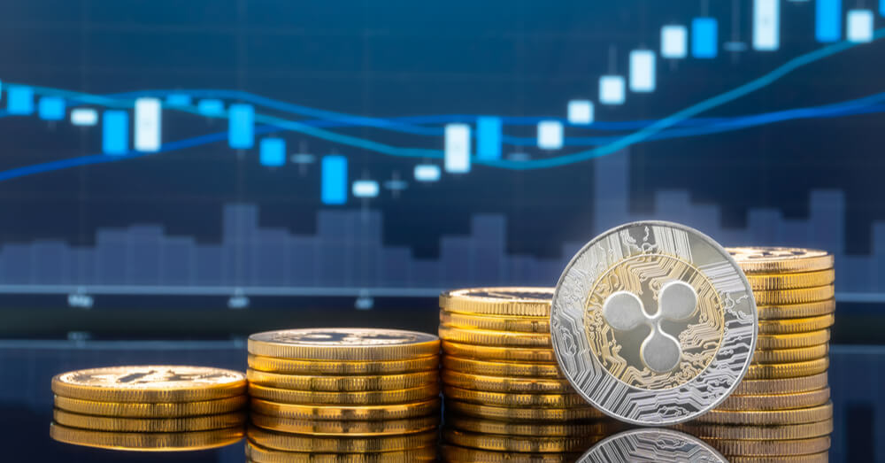 Moedas Ripple com tabela de preços no fundo