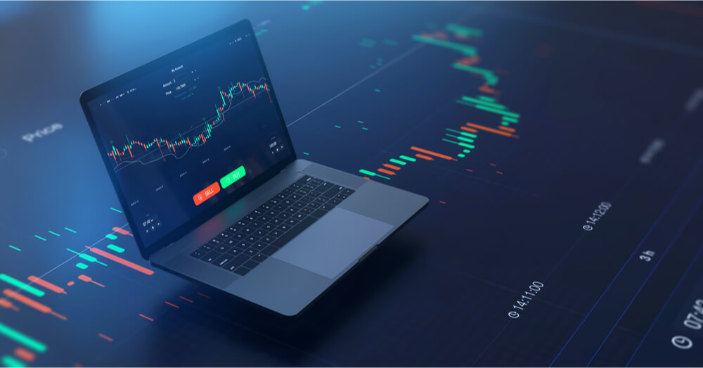 Gráfico comercial no laptop com indicadores técnicos