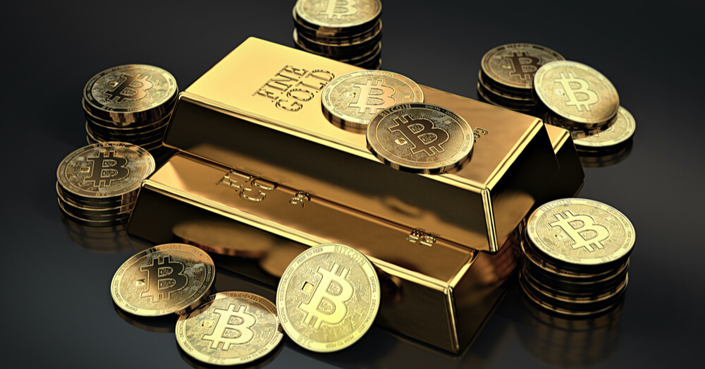 Pilha de moedas Bitcoins e lingotes de ouro