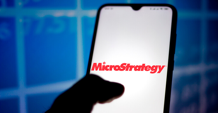 Logotipo da Microstrategy em um smartphone